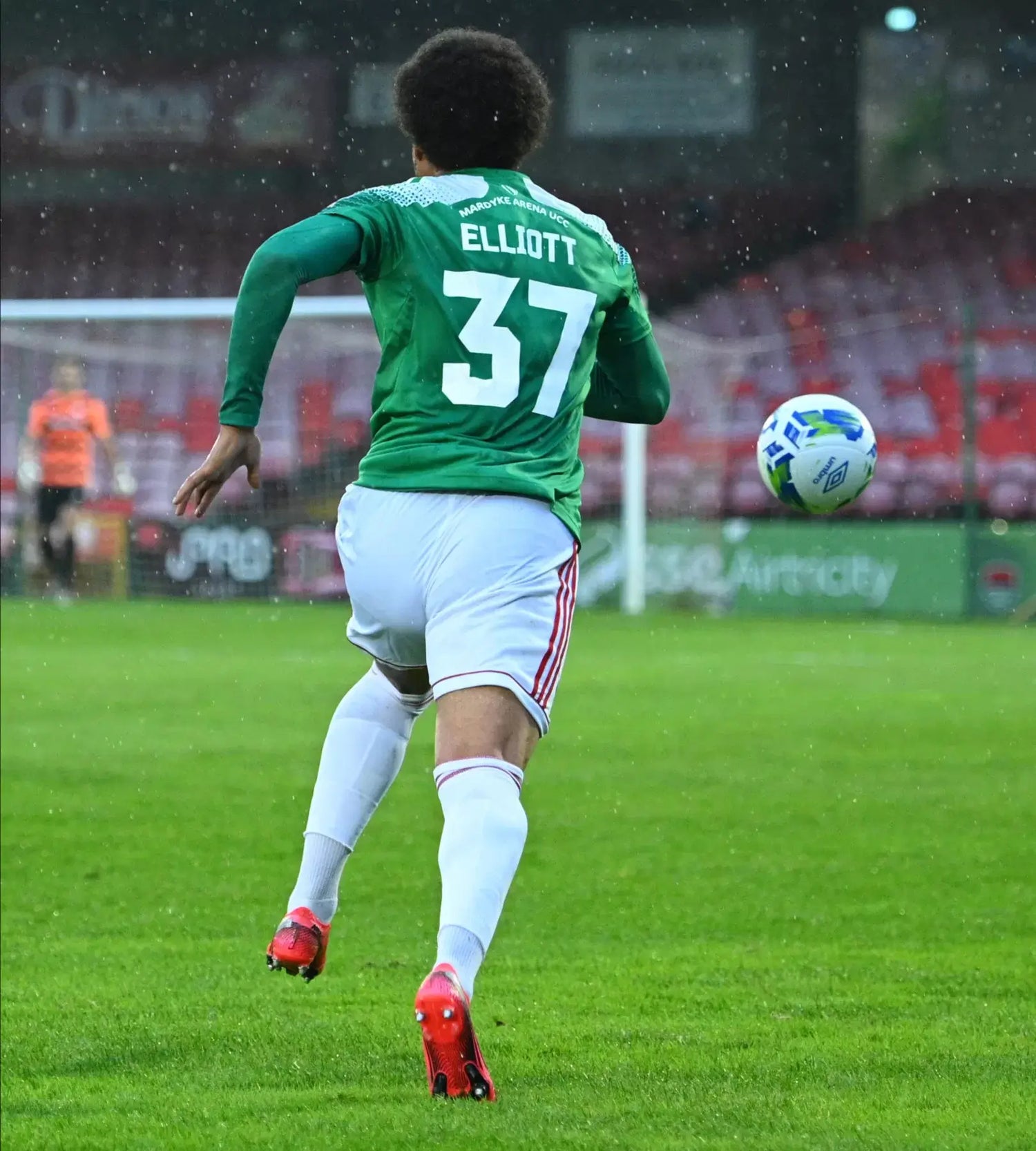 Elliott returns to Huddersfield