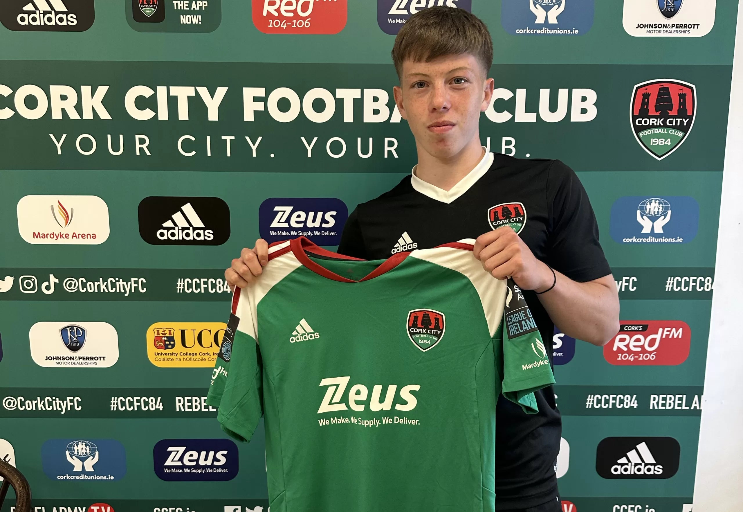 Cathal O'Sullivan Signs Professional Contract